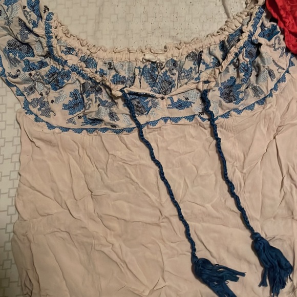 Blouses - Picture 3 of 3